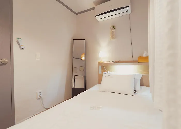 Station On Foot Private Entrance Maximum 7 People Netflix Free Wifi Comfort Apartment *